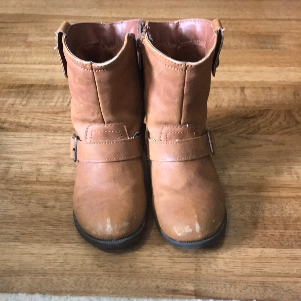 Cat & Jack size 9 boots